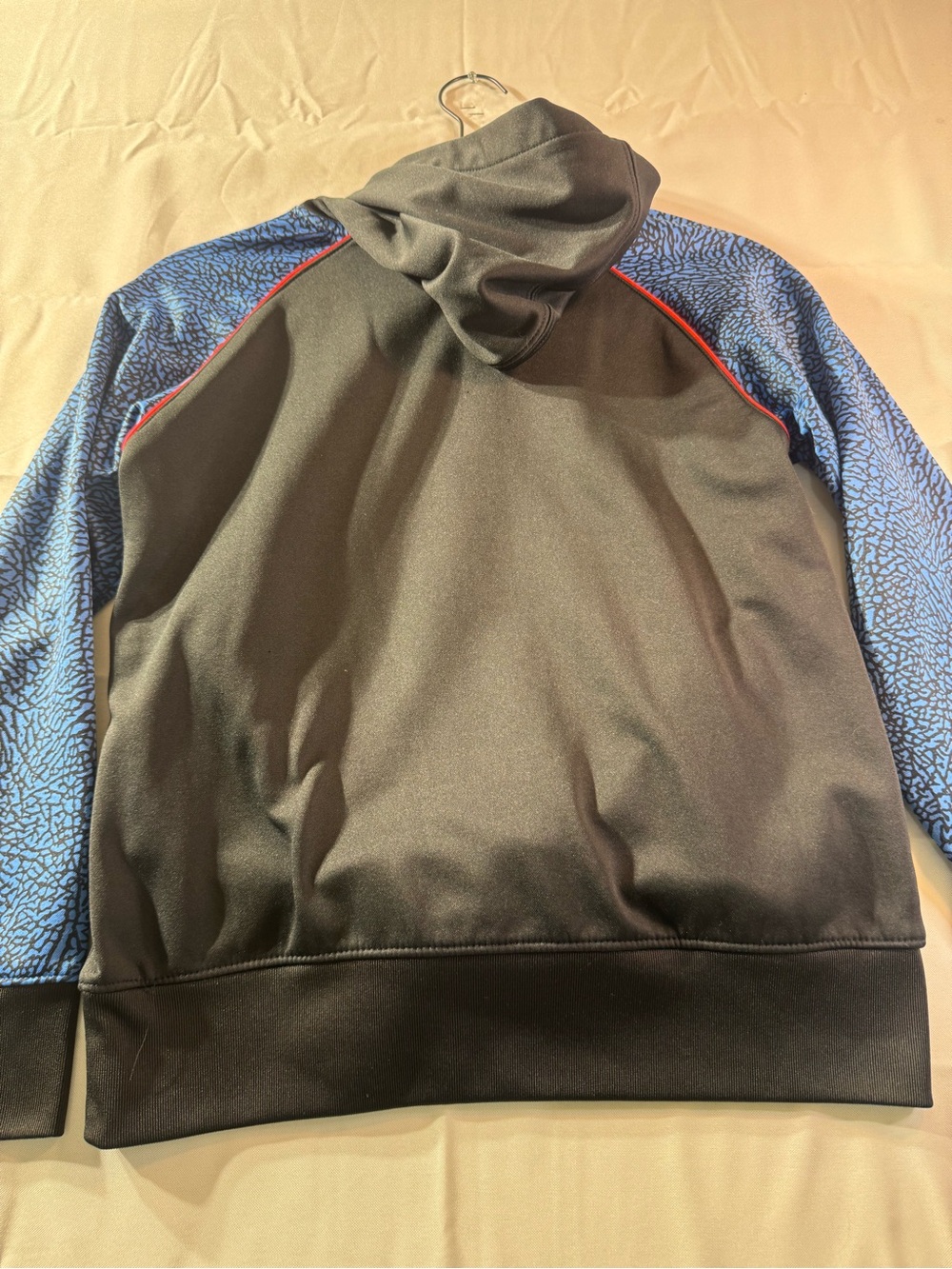 Nike Air Medium Black Hoodie with Red Jumpman Therma-Fit - Picture 5 of 5